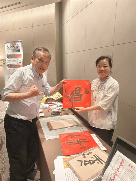 女書文化閃耀世博會 李雪梅用非遺架起中外文化交流橋梁
